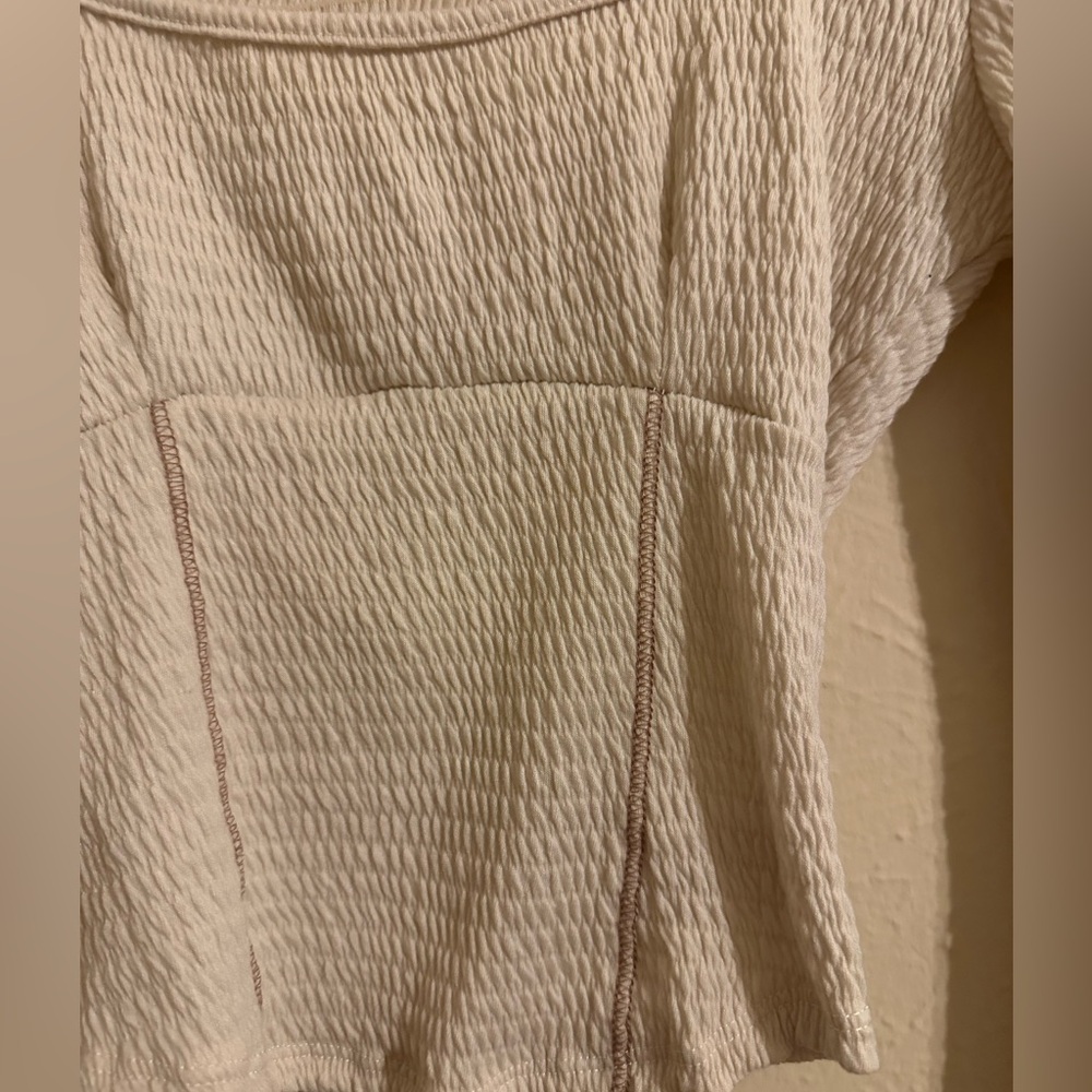 LULU’S Textured Top 🤍🤎 - Picture 2 of 4